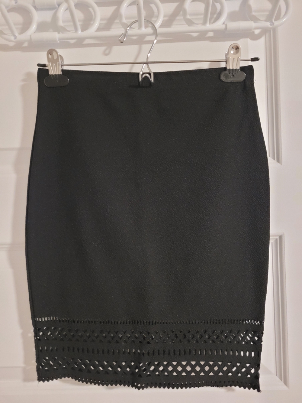 Black Lace-Hem Pencil Skirt — Women's Tailored Style